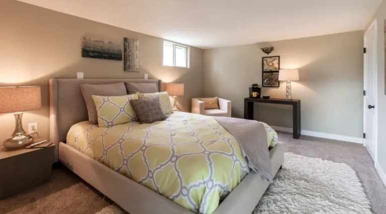 Chambre dans un sous-sol rénové au Québec